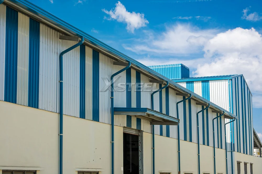 Bước 5 – Thi Công Lắp Đặt Máng Xói Nước, Úp Sóng Mái Và Diềm Bao Che